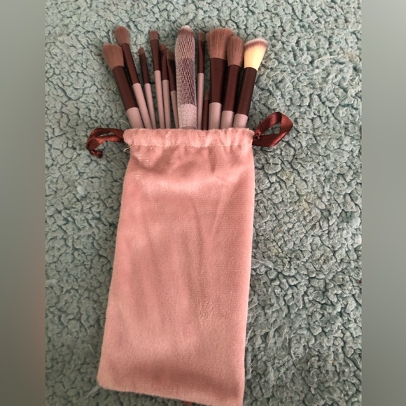 Make-up Brushes with Soft Bag - Picture 2 of 5